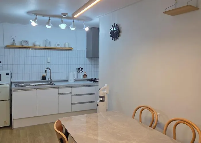 Clover Spacious 2br Near Ddp